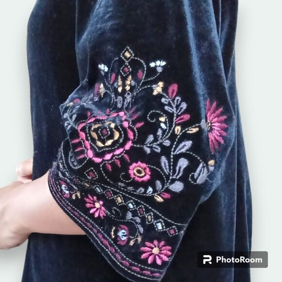 Black Floral Embroidered Lined Velvet XL/Oversized Art Class Fold Over Cardigan - Picture 5 of 9